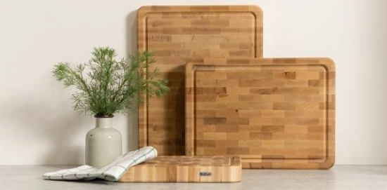Taglieri in legno negozio cucina