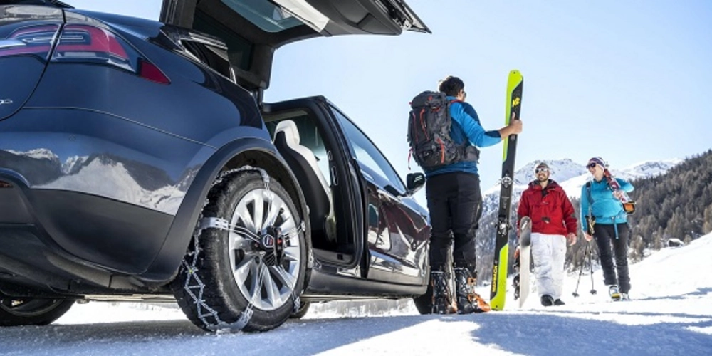 Ein paar Tricks: Wie können Sie Schnee von Ihrem Auto entfernen?