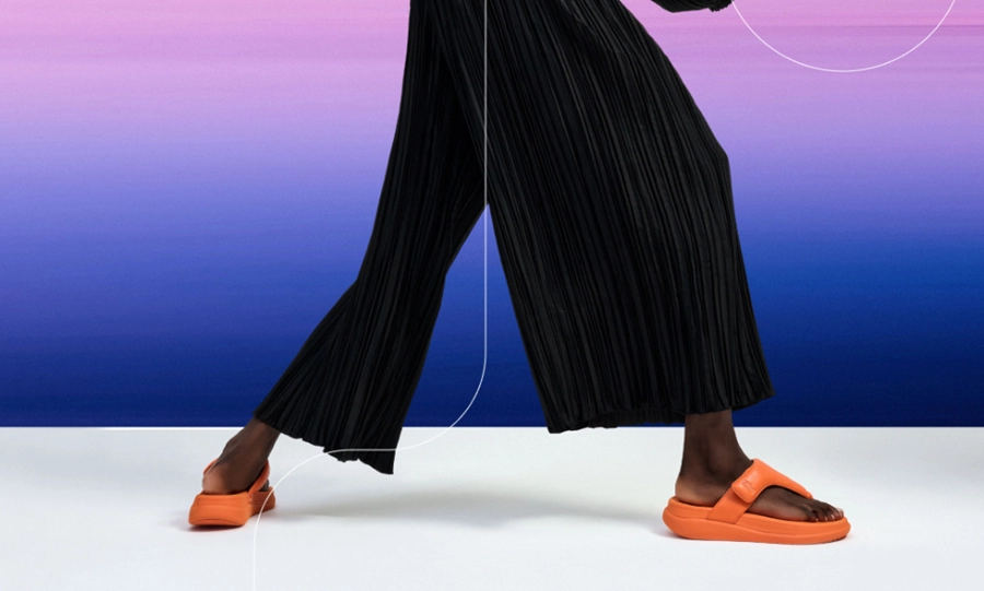 FitFlop Superlight Ringer Toe-Post Leather Flame | Onlybrands