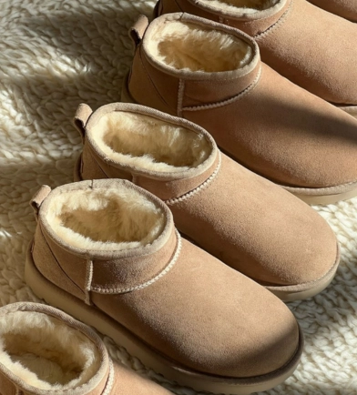 UGG Classic Mini