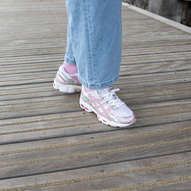 asics gel nimbus 21 cream white
