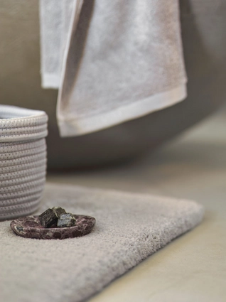 Rena storage basket small - Mauro bath mat - Mundo soap dish - London towel