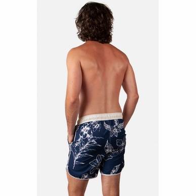 0567_crispin-shorts_03_amb