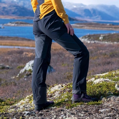 fjorda-trekking-hybrid-w-pants-solid-charcoal-solid-dark-grey-bergans-dame-bukser_4