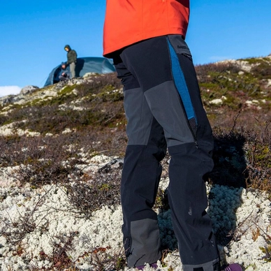 8---fjorda-trekking-hybrid-w-pants-solid-charcoal-solid-dark-grey-bergans-dame-bukser_6
