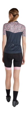 6---1635900_936_model_back-full_01