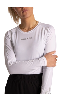 6---baselayer-top-white-women-detail-_no-bg