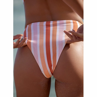 4---beachlife-swimwear-ss2023-macaron-close-up