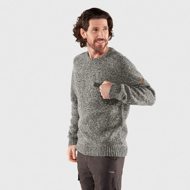 4---lada_round-neck_sweater_m_84139-020_e_model_fjr