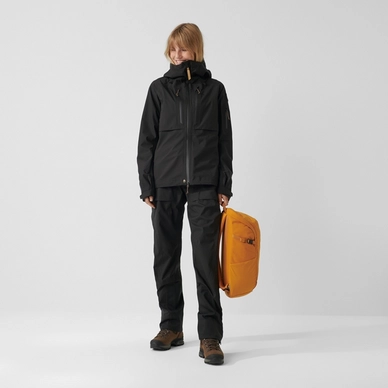 keb_eco-shell_jacket_w_89600-550_c_model_fjr