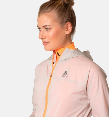 4---313701_10851_Model_Detail_Crop