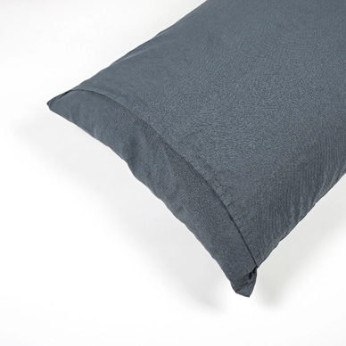 madison-jan_2021-pillow_navy_50x75-03_4_1