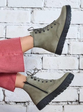 6---wolky-hoge-veterschoenen-02377-new-wave-10215-grijsgroen-nubuck-detail