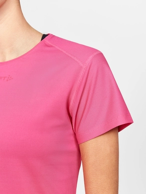 3---721_ec316e1df8-1908767-474000_adv-essence-ss-slim-tee-w_closeup3-original