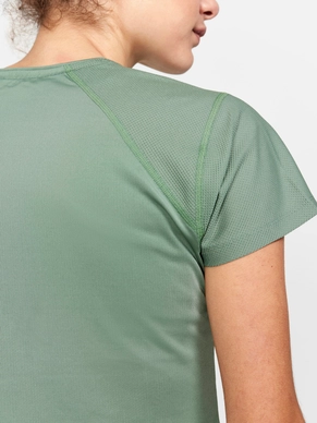 4---721_d16020b7d3-1908767-626000_adv-essence-ss-slim-tee-w_closeup3-original