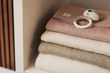 3----Jollein-Grain-Knit-wieg-en-ledikant-dekens-bij-Grasonderjevoeten-6-scaled