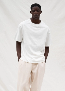 5---atelier-t-shirt-off-white-half-body
