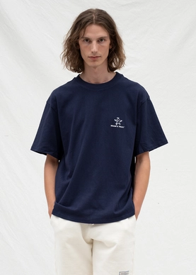3---lemon-outline-t-shirt-navy-half-body
