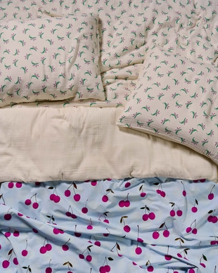 7---Zesty_cherry_Duvet_cover_Iceblue_101611_145_LR_S4_P