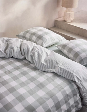 2---Chess_Duvet_cover_Dusty_green_101745_368_LR_S2_P