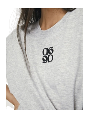 5---D6Venour_loose_fit_logo_tee_9-_no-bg
