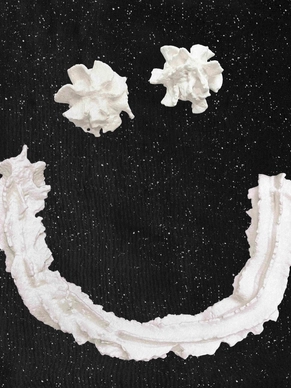 4---Stofsample_Smiles_Black_Placement_e578de47-597c-410b-9f25-2e6c9ece48ef