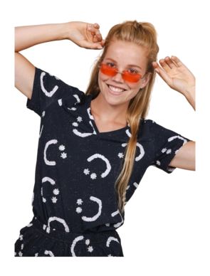 2---smiles-black-v-neck-t-shirt-dames-snurk-1-_no-bg-_no-bg