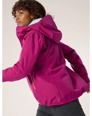 S24-X000006716-Beta-LT-Jacket-Amaranthus-Edziza-Women-s-Side-View