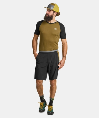62745-90201-PIZ_SELVA_SHORTS_M_black_raven-M-01 (2)