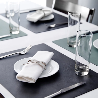 4---LindDNA-Tablemat-Square-L-35-x-45-cm-Nupo-pastellgruen-schwarz-Situation