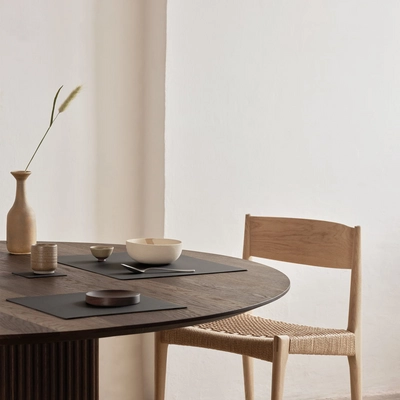 LindDNA-Square-Core-meliert-anthrazit-Ambiente-1