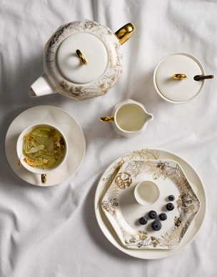 7---sculpture_off_white_coffee-cup_saucer_sfeer_1_lr