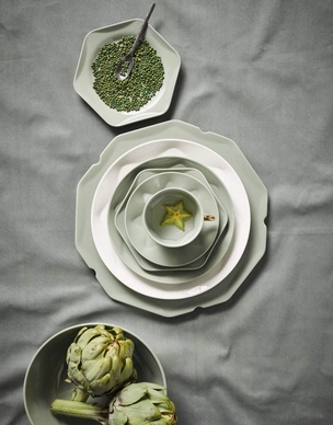 7---sculpture_stone_green_cake_plate_sfeer_1_lr