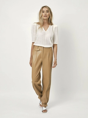 D6Pomona_detailed_V_neck_top_1