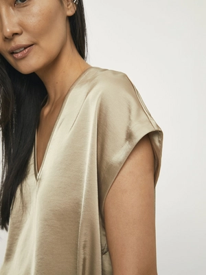D6Luiza_satin_v_neck_top_34