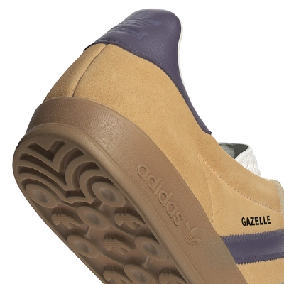IG1636_9_FOOTWEAR_Photography_Detail View 2_white