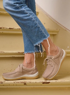 5---wolky-lage-veterschoenen-04525-celebration-10125-safari-nubuck-detail