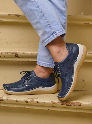 5---wolky-lage-veterschoenen-04527-taranta-71870-blauw-leer-detail