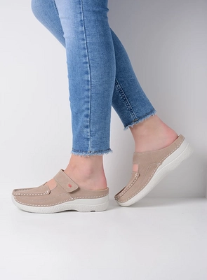 5---wolky-extra-comfort-06227-roll-slipper-16125-safari-nubuck-sfeer