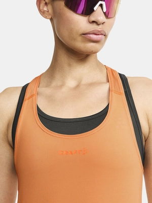 1908770-533000_ADV Essence Singlet W_closeup3