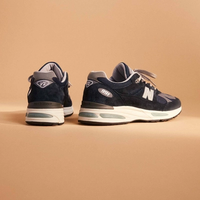7---MIUK991v2_Navy_Comp_Q_Mobile