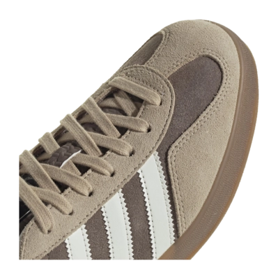 IF9646_8_FOOTWEAR_Photography_Detail View 2_transparent-_no-bg