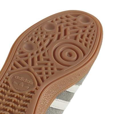 IG1966_8_FOOTWEAR_Photography_Detail View 1_white