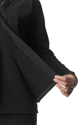 Ws-Pace-Hybrid-Vest_True-Black_840008_900_DET_2793_low (1)