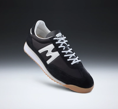 Karhu-Mestari-Black-White-F805003_02