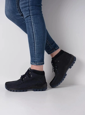 wolky-hoge-veterschoenen-04728-cross-16800-blauw-nubuck-sfeer