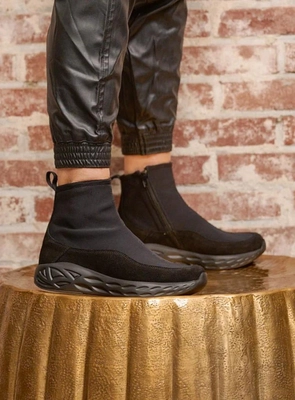 wolky-sneakers-05702-rebound-s2f-40000-zwart-stretch-suede-detail-1.-756x1024