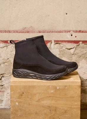 wolky-sneakers-05702-rebound-s2f-40000-zwart-stretch-suede-sfeer-1.-756x1024