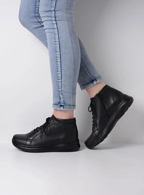 wolky-veterschoenen-05930-lima-20000-zwart-leer-sfeer