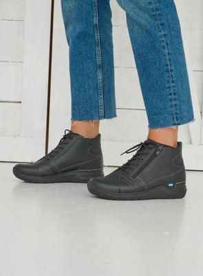 wolky-hoge-veterschoenen-06606-why-71000-zwart-leer-detail